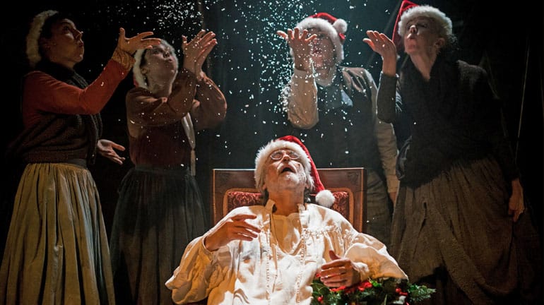 Cast of A Christmas Carol incl Robert Pickavance (Scrooge). Credit Andrew Billington